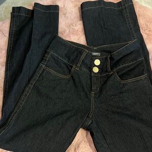 bisou bisou jeans 🧁
no tags fits like a 27